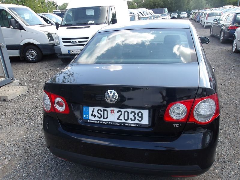Volkswagen Jetta 1,9TDi77kW 2xkola!Po rozvodech - fotka 6 z 21