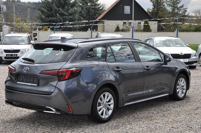 Toyota Corolla 1.8 Hybrid KOMBI - fotka 3 z 19