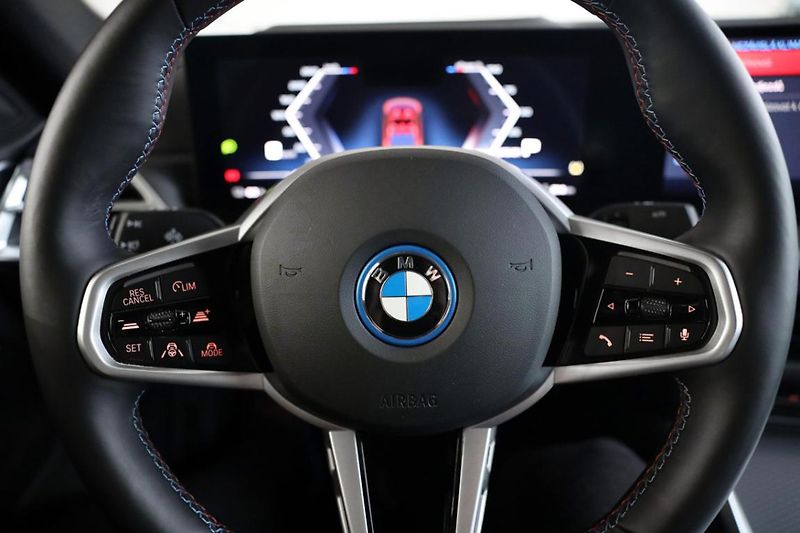BMW i4 M60 xDrive - fotka 23 z 29