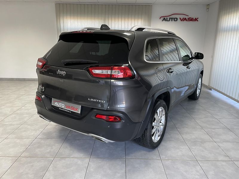 Jeep Cherokee 2.2 M-JET,A/T,4x4,1.MAJ.TZ - fotka 10 z 31