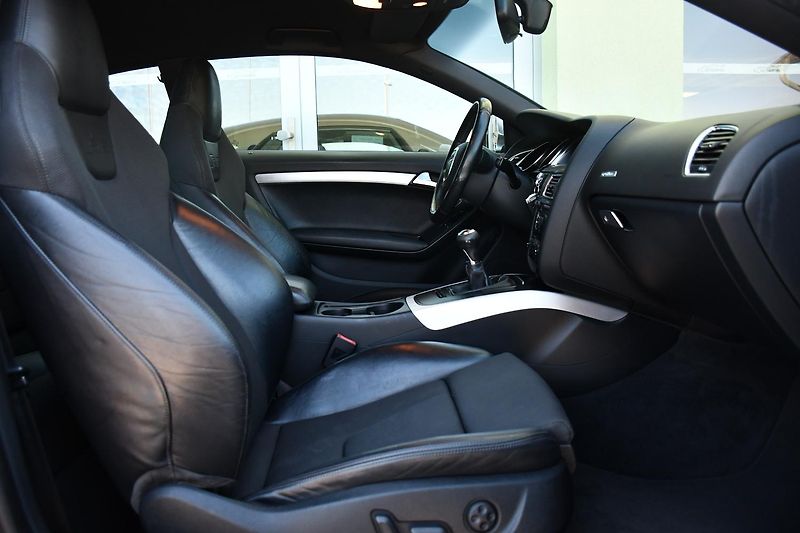 Audi S5 4.2FSI V8 MANUÁL QUATTRO - fotka 13 z 29