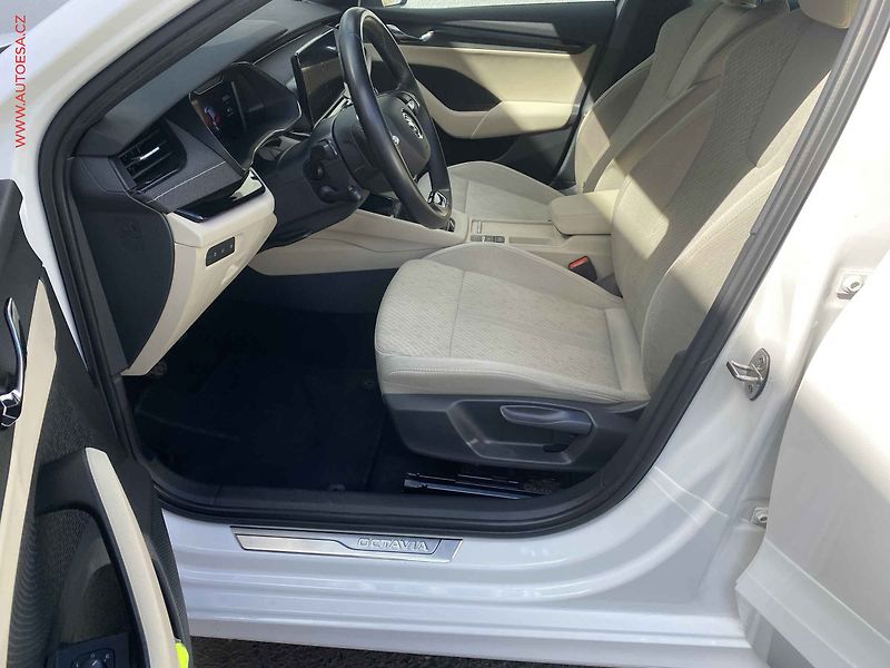 Škoda Octavia (2022) 2.0 TDi, ČR, Style, LED, navi - fotka 9 z 20