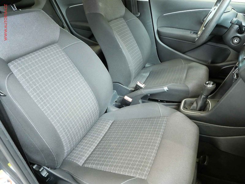Volkswagen Polo (2014) 1.2TSi, 2.maj, AC - fotka 11 z 16