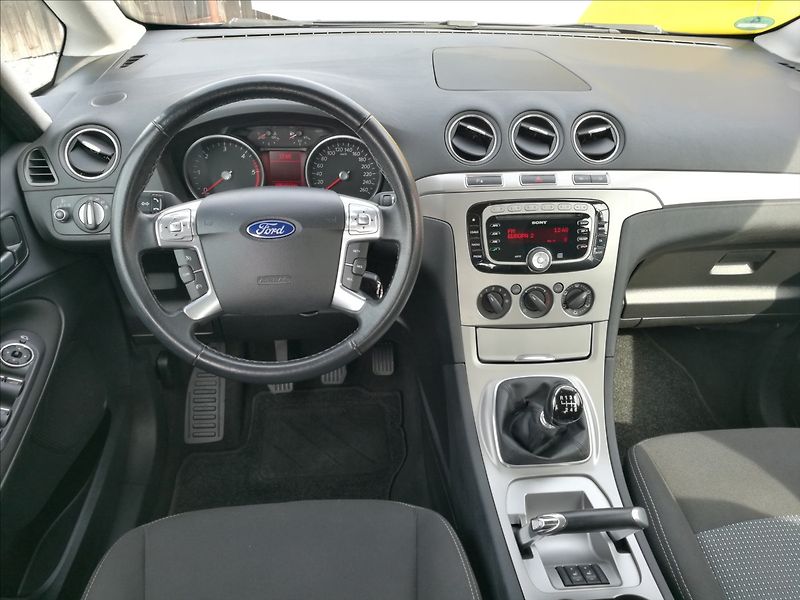 Ford Galaxy 2,0 TDCi 1.majitel - fotka 5 z 19