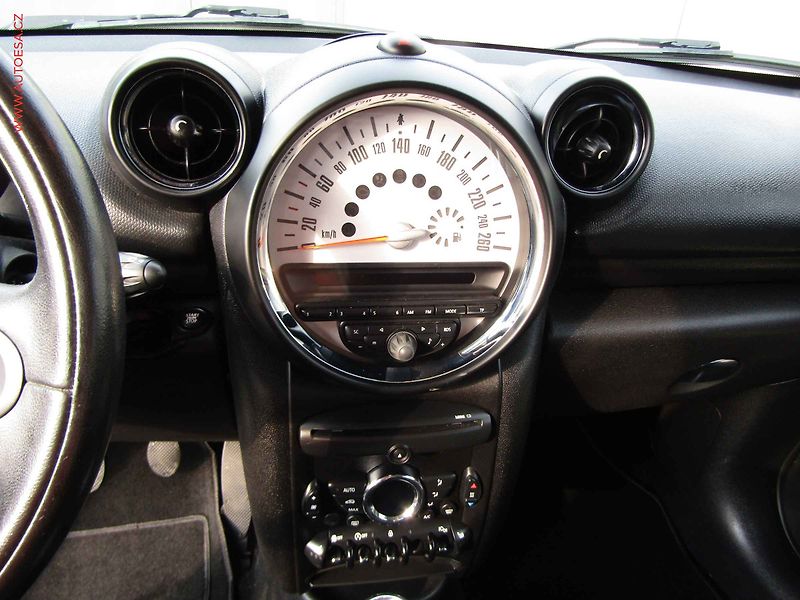 Mini Countryman (2014) 1.6i, AC, park.čidla - fotka 12 z 15