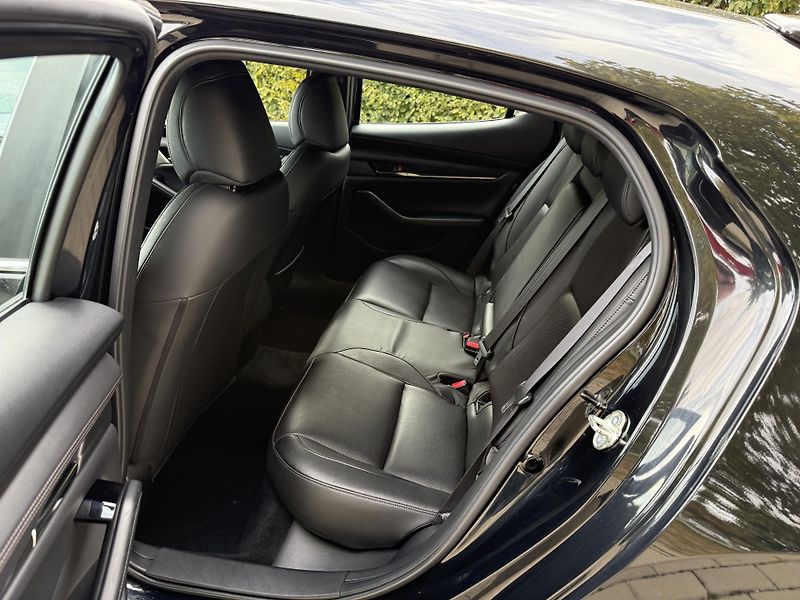 Mazda 3 2.0 Skyactiv-X Mild-Hybrid - fotka 20 z 35