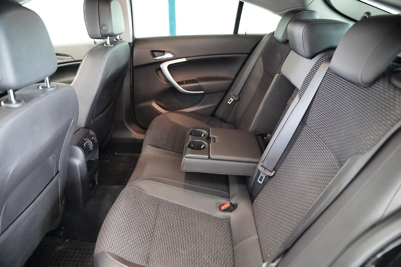 Opel Insignia - fotka 28 z 29
