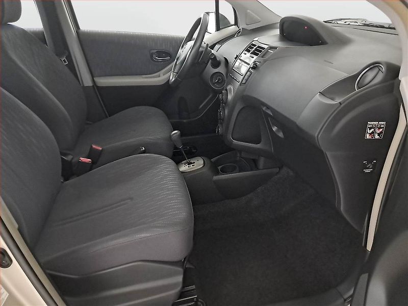 Toyota Yaris (2009) 1.33 Dual VVT-i, Automat - fotka 9 z 15