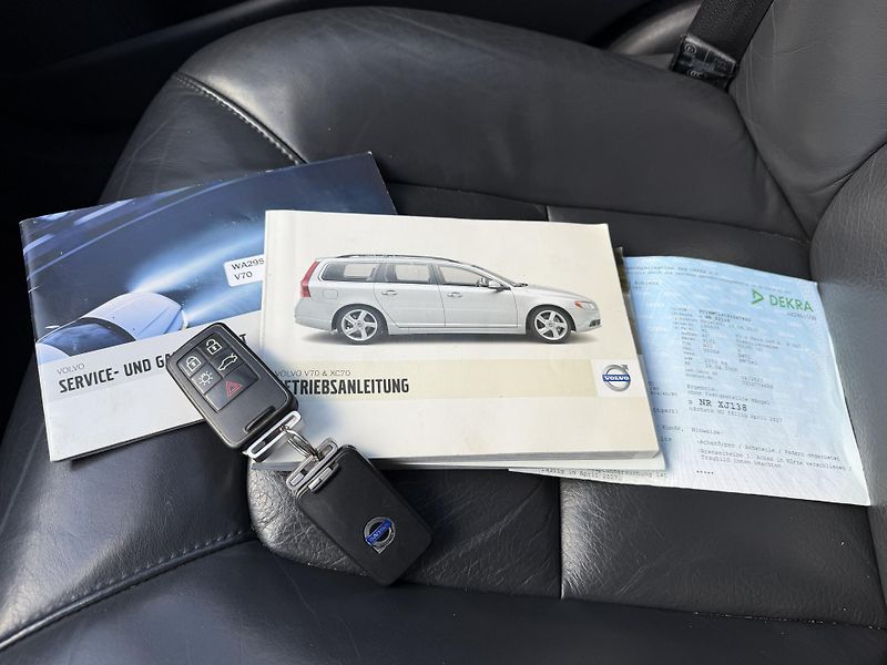Volvo V70 2.4 D5 KŮŽE NAVIGACE SERVISKA - fotka 33 z 44