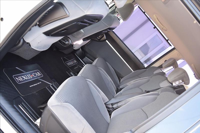 Peugeot 807 2,0 HDI 100KW 7MÍST PO STK - fotka 18 z 46