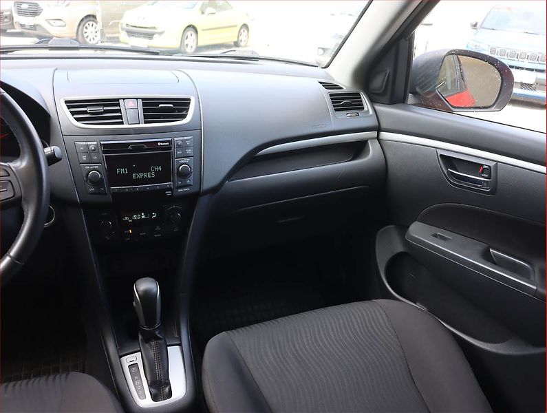 Suzuki Swift (2013) 1.2, Automat, Tempomat - fotka 8 z 17