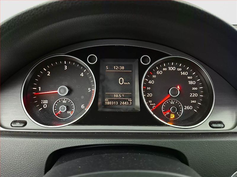 Volkswagen Passat (2011) 1.6 TDI, Tempomat - fotka 11 z 18