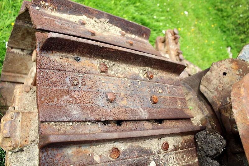 Bez něj se neobešla snad žádná velká stavba u nás. Pásový traktor, nebo chcete-li buldozer ČTZ 100, patřil po desetiletí ke koloritu každodenní činnosti do doby, než jej po roce 1989 vystřídala modernější západní technika.