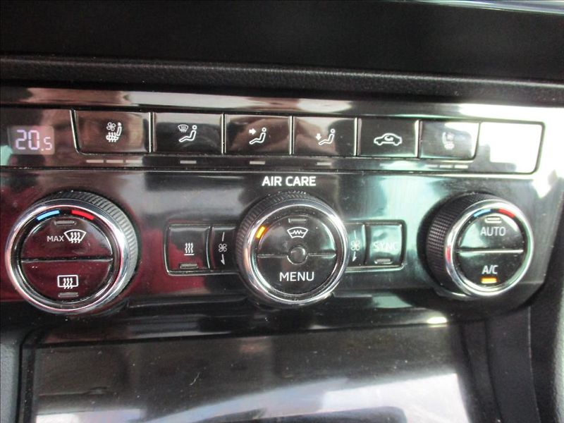 Škoda Superb 2,0 TDi,L&K,PANORAMA,DPH,CZ, - fotka 29 z 50
