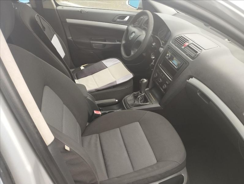 Škoda Octavia 1,9 TDi 77KW - fotka 8 z 13