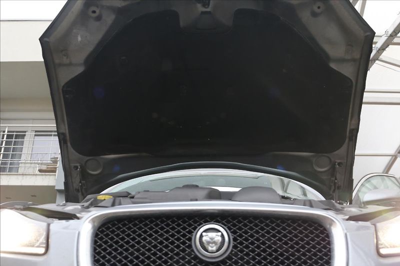 Jaguar XF 3,0 ČR, Automat, Navigace - fotka 44 z 46