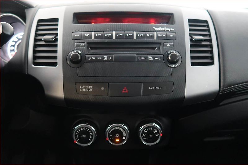 Mitsubishi Outlander (2012) 2.2 DI-D, 4X4, 7 míst, ČR - fotka 12 z 15