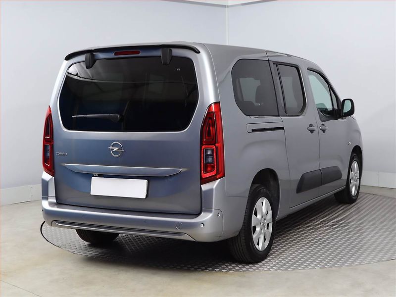 Opel Combo (2022) Maxi Edition 1.5 CDTI, 5Míst - fotka 5 z 19