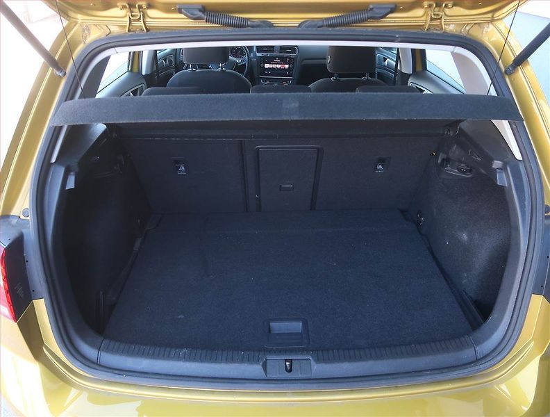 Volkswagen Golf (2019) 1.0 TSI, Tempomat - fotka 14 z 17