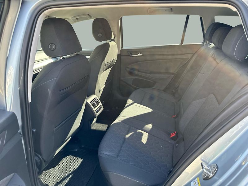 Volkswagen Golf People 1,5 eTSI 7DSG mHEV - fotka 12 z 22
