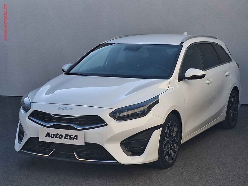 Kia Ceed (2023) 1.5 T-GDi, 2.maj,ČR, GT-line - fotka 3 z 19