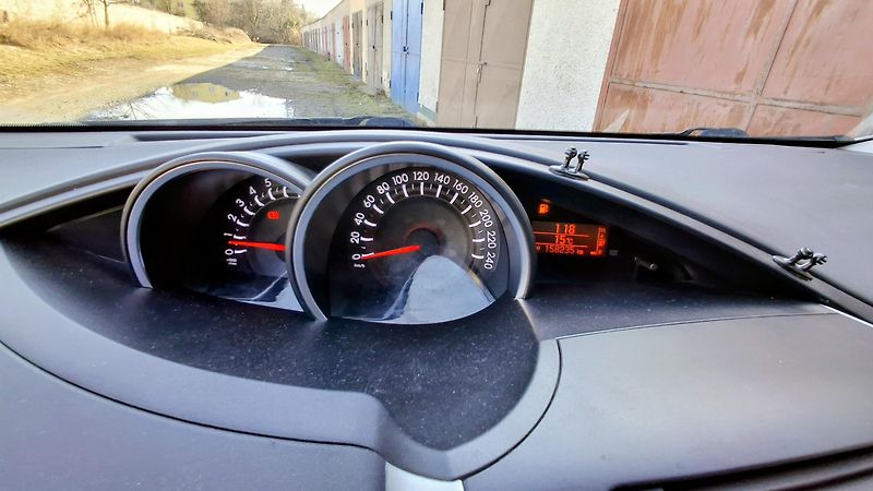 Toyota Verso 1.6 97 kw  Rezervace - fotka 14 z 27