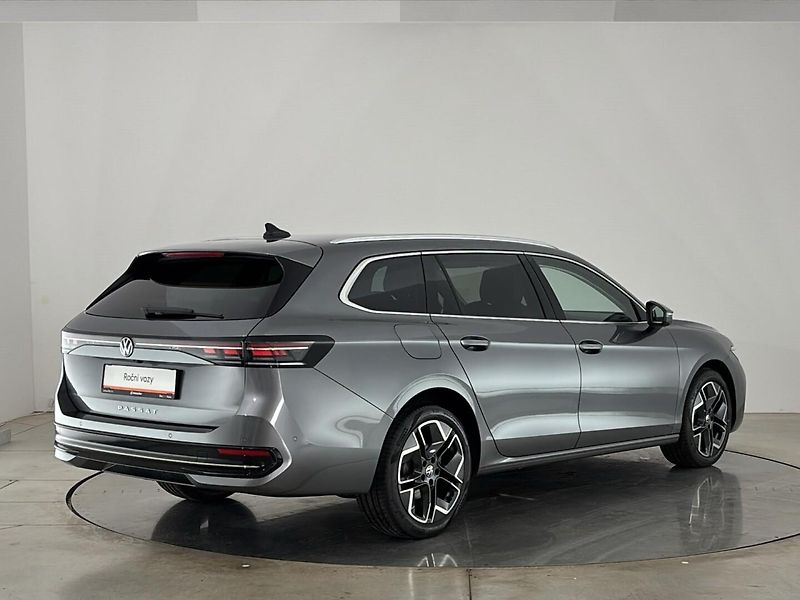 Volkswagen Passat 110kw DSG - fotka 2 z 31