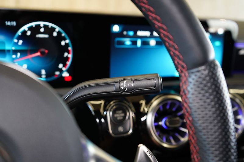 Mercedes-Benz Třídy A 35 AMG 4MATIC, AERO, Kamera - fotka 22 z 42