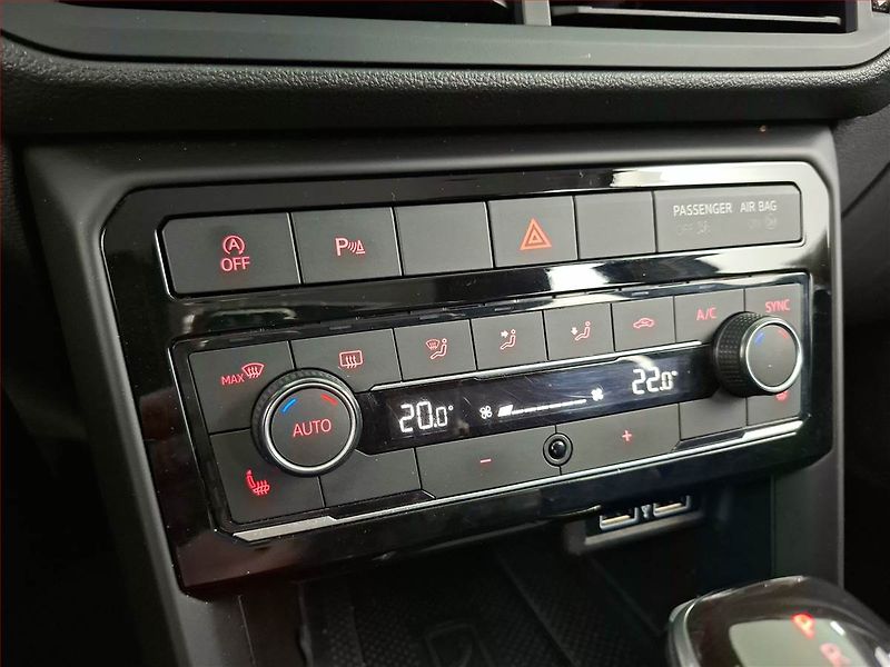 Volkswagen T-Cross (2019) R-Line 1.0 TSI, Automat - fotka 16 z 20