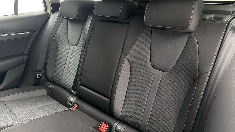 Škoda Octavia 2.0 TDI DSG Style Combi - fotka 16 z 26