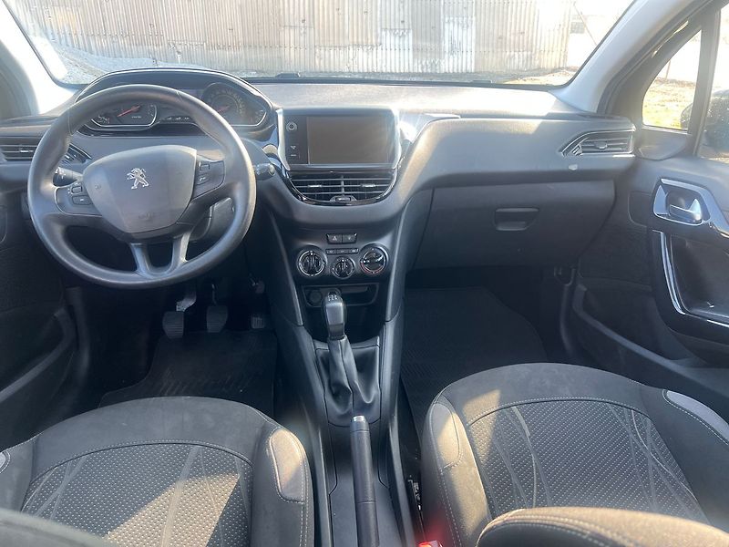 Peugeot 208 1.2VTI - fotka 6 z 14