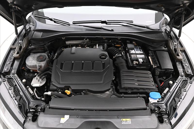 Škoda Superb 2,0 TDI 110 kW DSG STYLE Záruk - fotka 9 z 33
