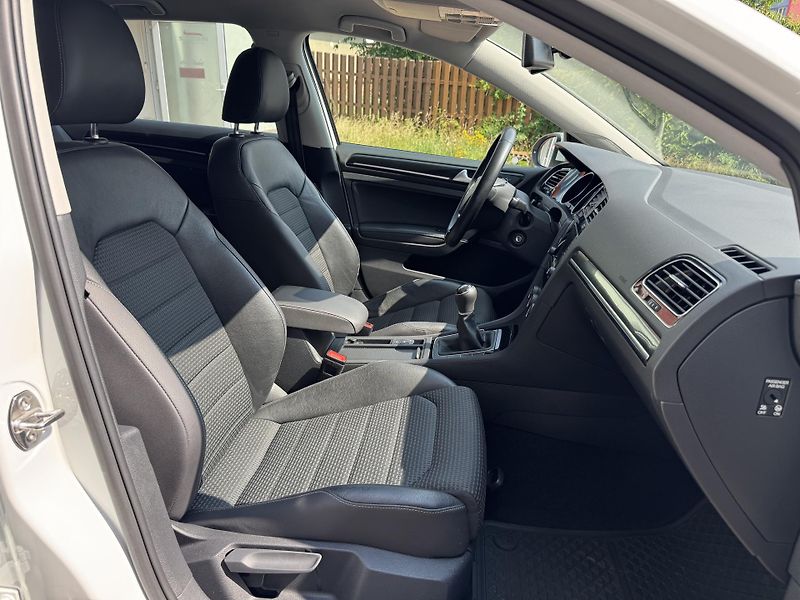 Volkswagen Golf (2014) 1.4TSI 103kW Highline - fotka 20 z 24