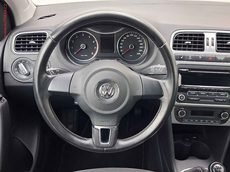 Volkswagen Polo (2013) 1.2 TSi, Life, +kola - fotka 11 z 16