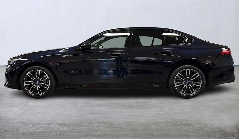 BMW i5 xDrive40 M Sport Kamera Tažné - fotka 3 z 18