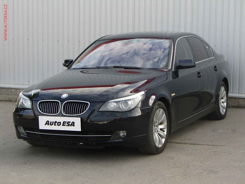 BMW Řada 5 (2008) 3.0 525i, AT, bixen, kůže - fotka 3 z 19