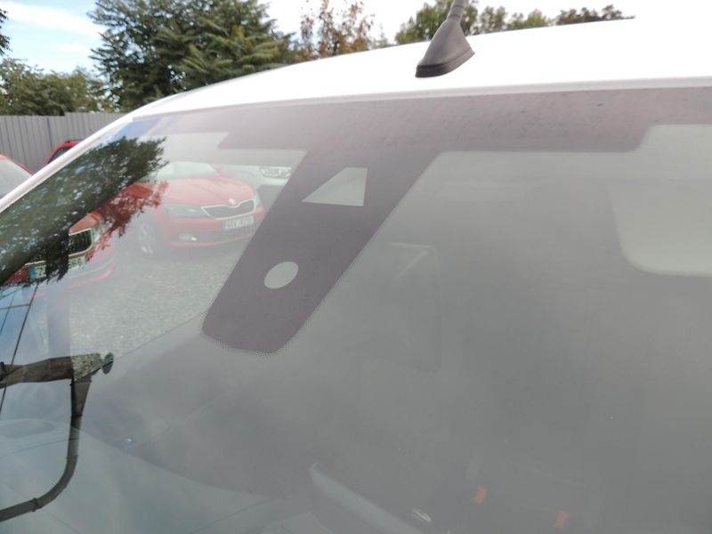 Peugeot Partner (2021) 1.2i,81kw,ČR,1majitel,59000km - fotka 16 z 46