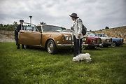 Desítky milovníků aut značek Rolls-Royce a Bentley se sešli 23. května v pražské Dubči na druhém setkání příznivců těchto luxusních aut v Česku. K vidění byly i další značky sportovních aut.