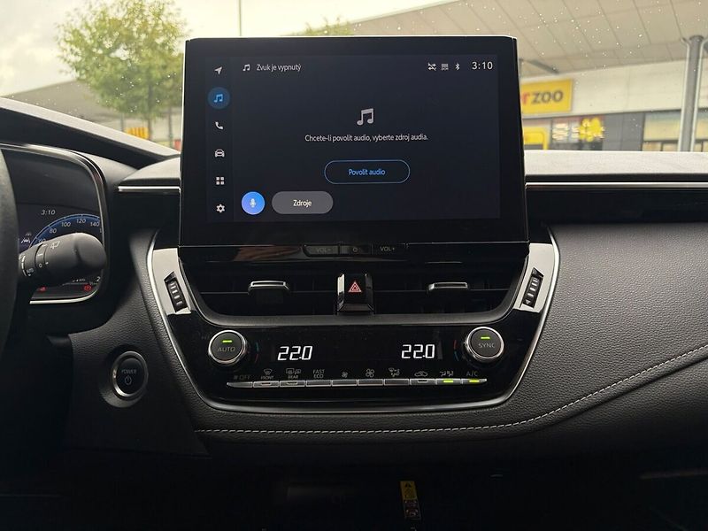 Toyota Corolla 1.8 Hybrid Style - fotka 12 z 19