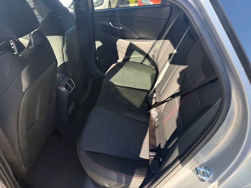 Hyundai i30 FB 1,5 TGDI N LINE - fotka 5 z 8