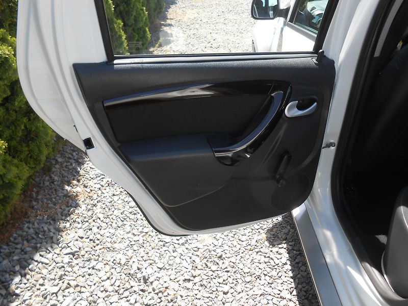 Dacia Duster 1.5DCi, KLIMA, Tažné!! - fotka 19 z 32