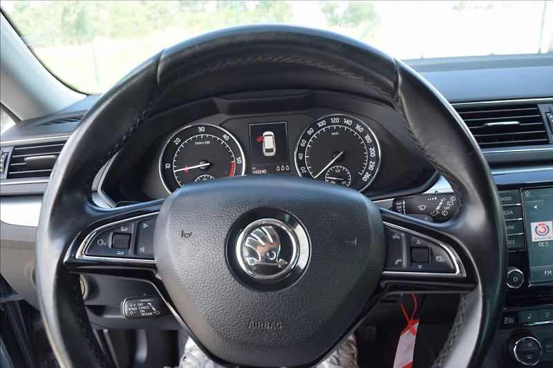 Škoda Superb 2,0 TDI 110KW NÍZKÉ KM DSG - fotka 42 z 50