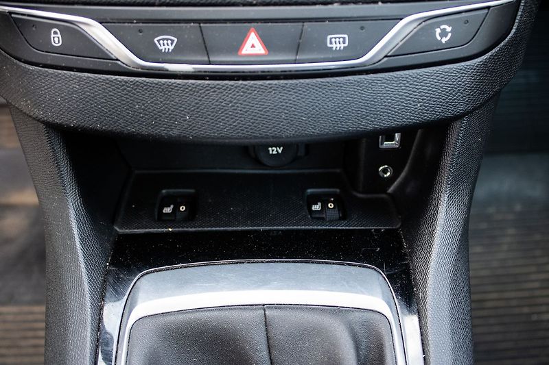 Peugeot 308 - fotka 28 z 36
