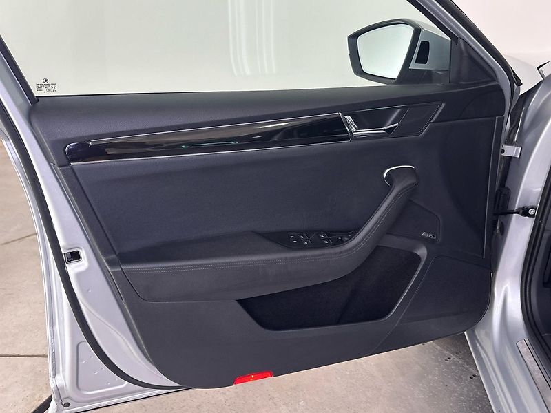 Škoda Superb L&K DSG - fotka 13 z 29