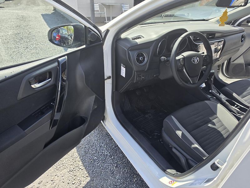 Toyota Auris 1.6 VVTi   - fotka 12 z 20