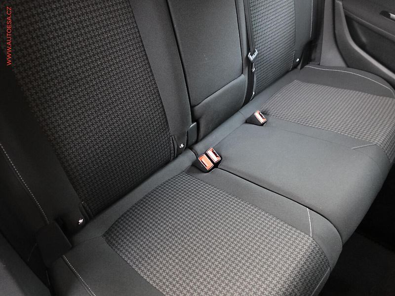 Peugeot 308 (2018) 1.5 HDi, Navi, AC - fotka 12 z 22