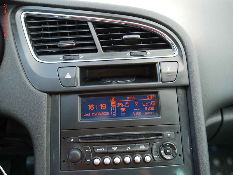 Peugeot 5008 (2015) 1.6HDi, 2.maj,ČR, Allure - fotka 14 z 19