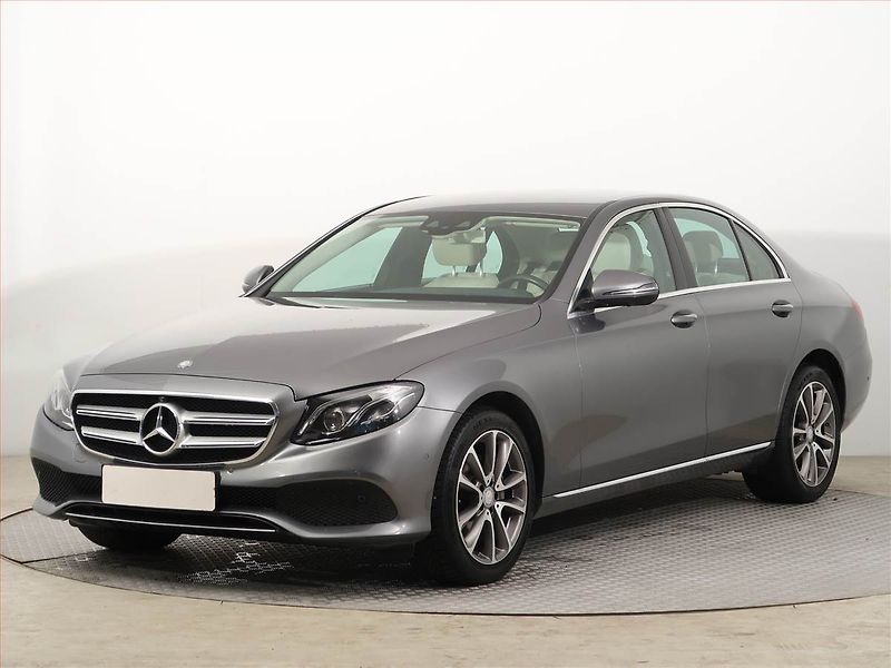 Mercedes-Benz Třídy E (2016) E 220 d - fotka 2 z 15