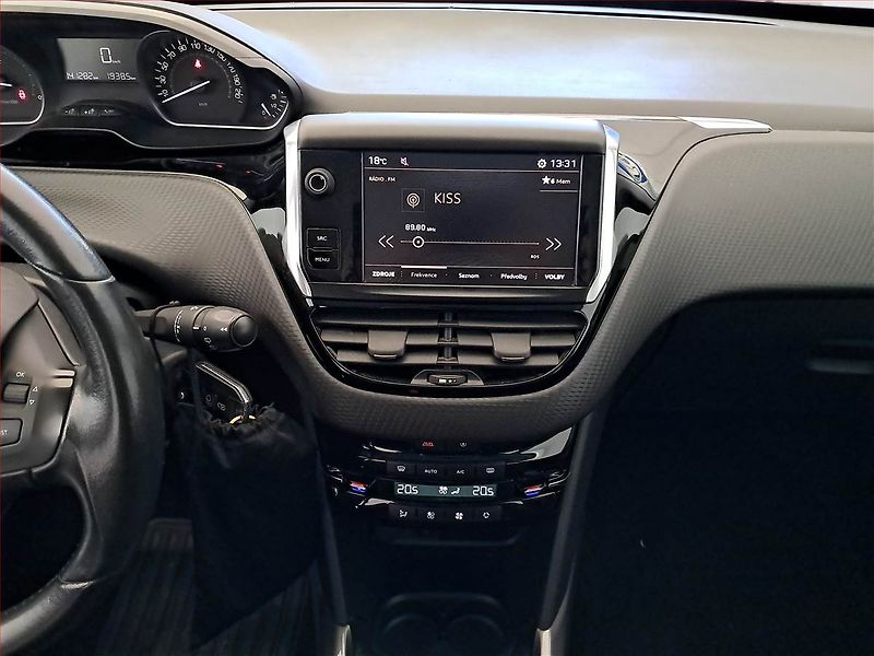 Peugeot 2008 (2017) 1.6 BlueHDi, Tempomat - fotka 12 z 14