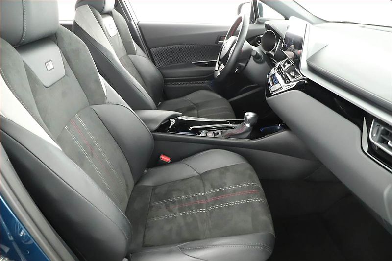 Toyota C-HR (2023) GR Sport 2.0 Hybrid - fotka 7 z 20